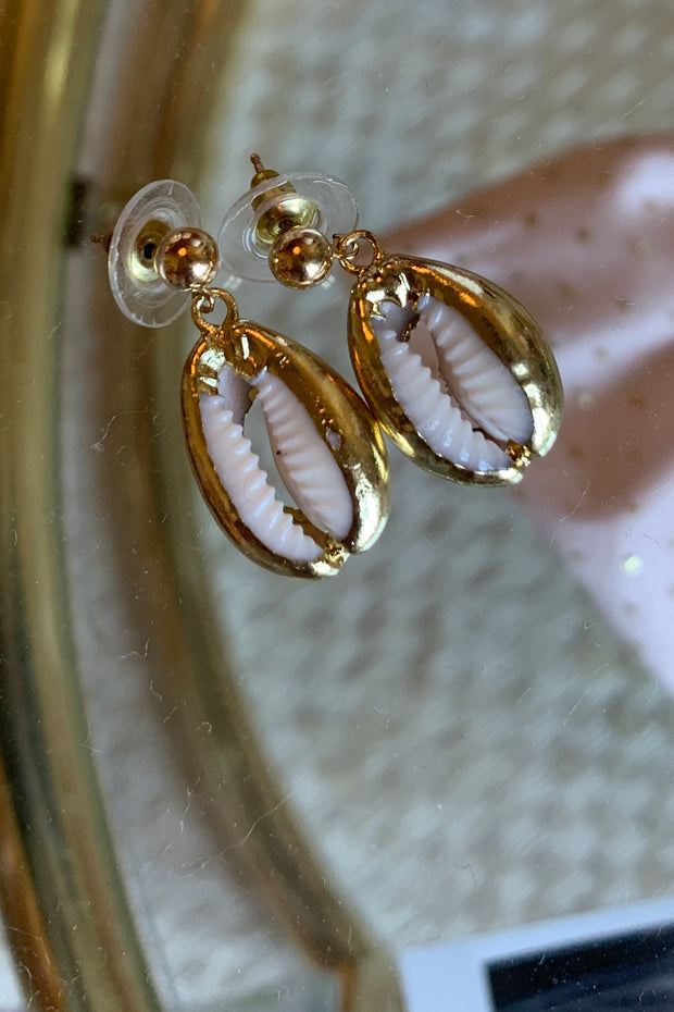 Abrie Cowrie Shell Earrings